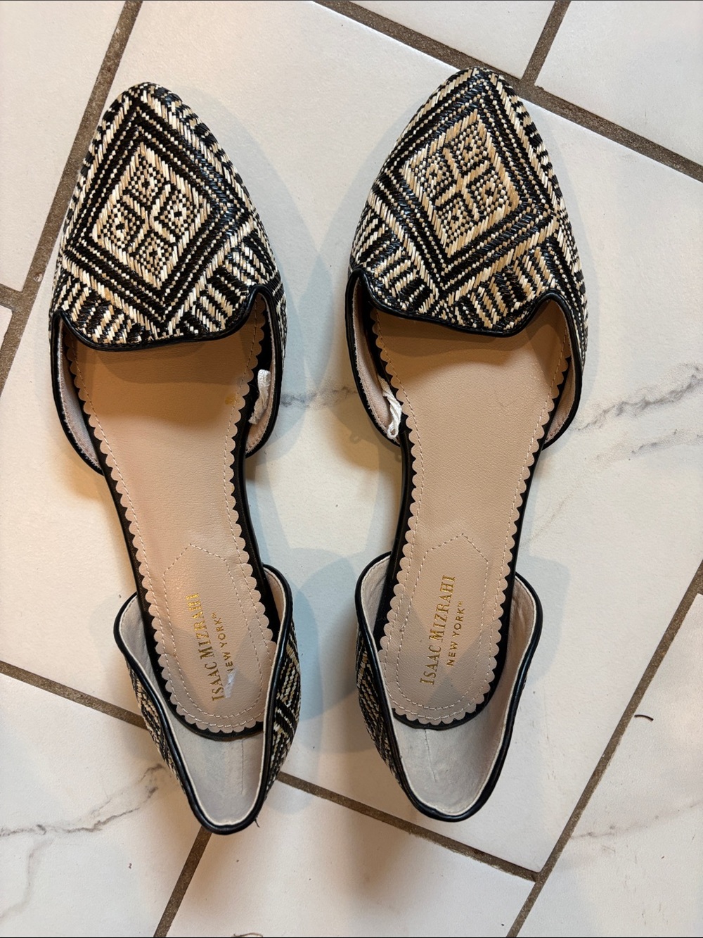 Isaac Mizrahi NY Black & Cream Aztec Geometric D'Orsay Flats - EUC, size 8